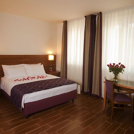 Hotel Galileo Praga Quarto foto